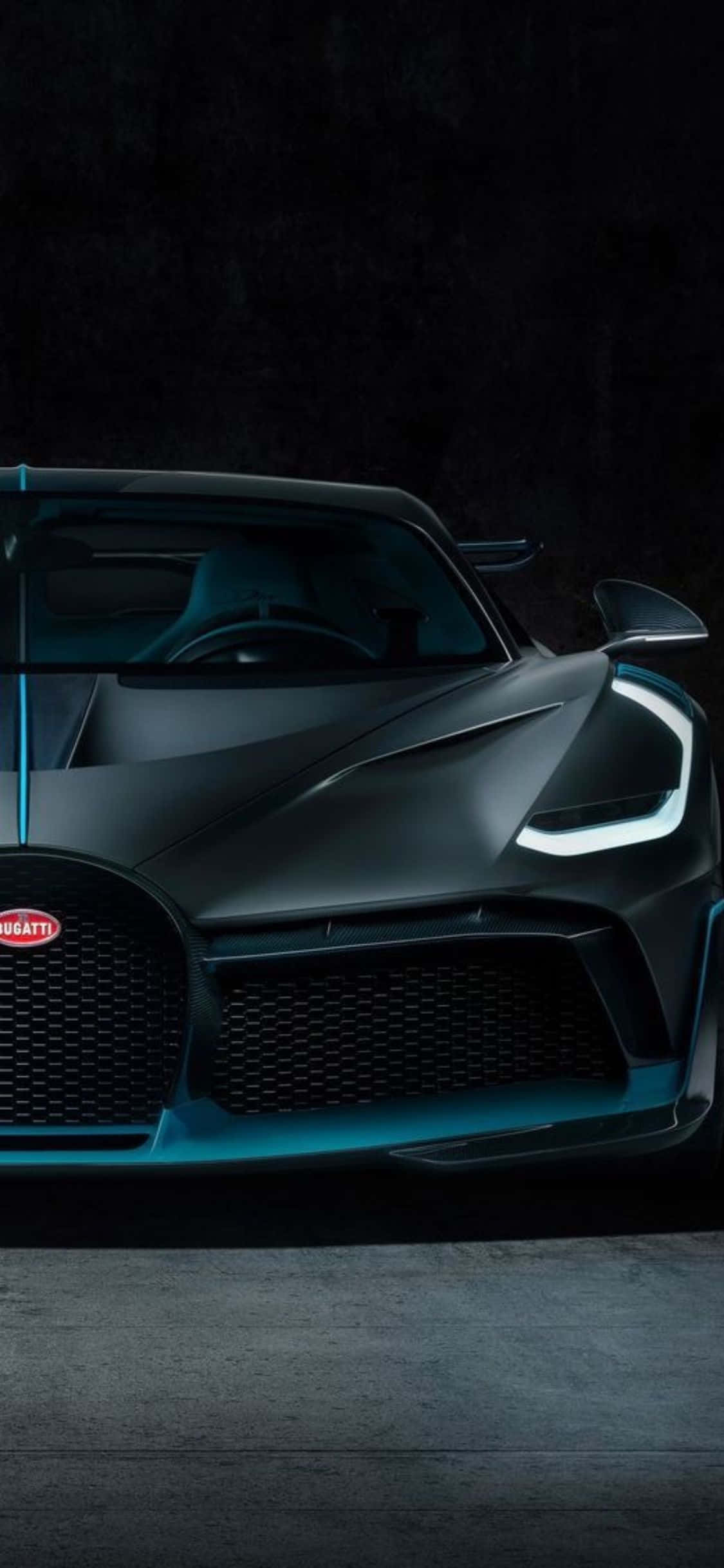 bugatti chiron inaonyeshwa katika chumba cha giza Picha ya Ukuta