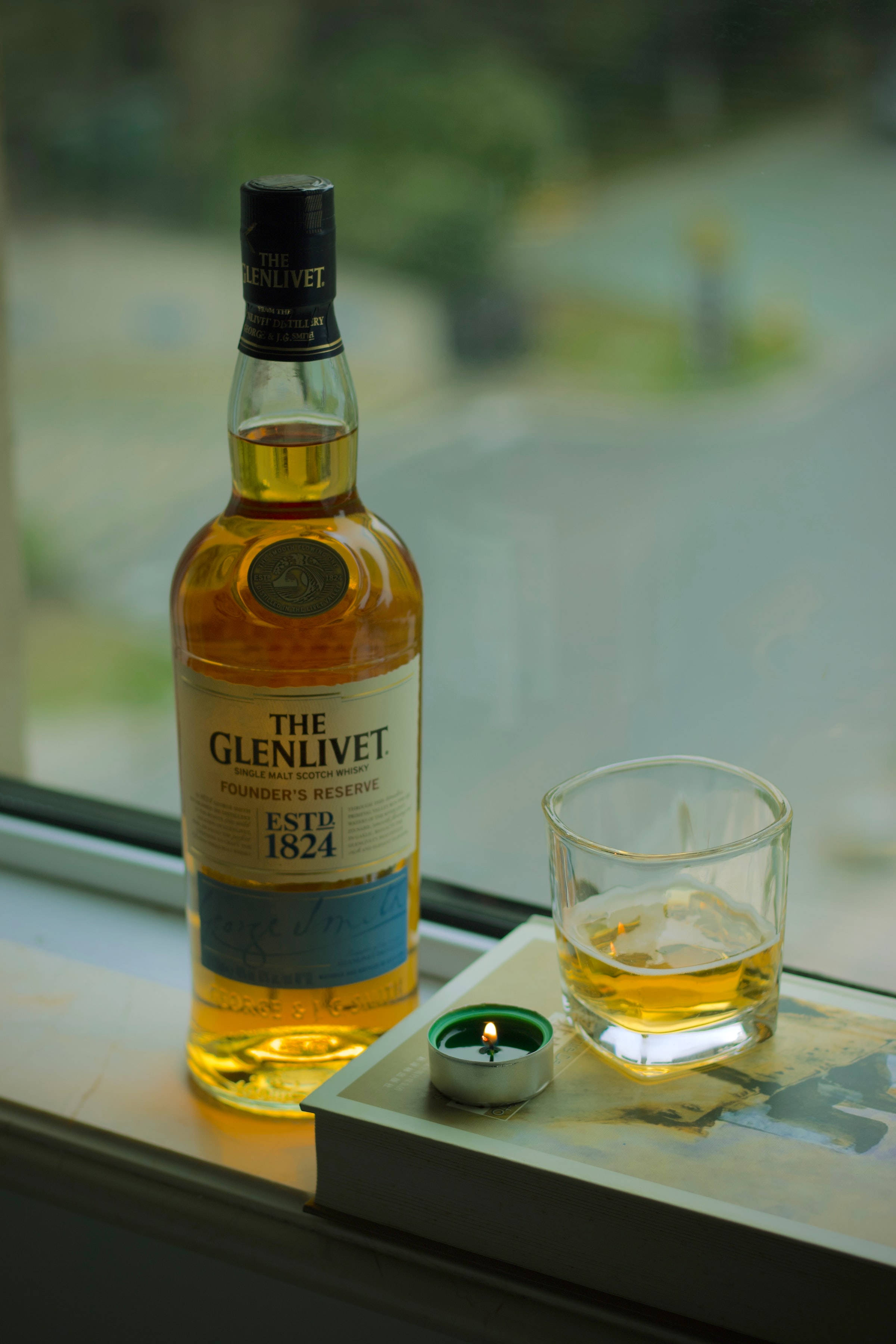 The Glenlivet Whiskey Bottle Picha ya Ukuta