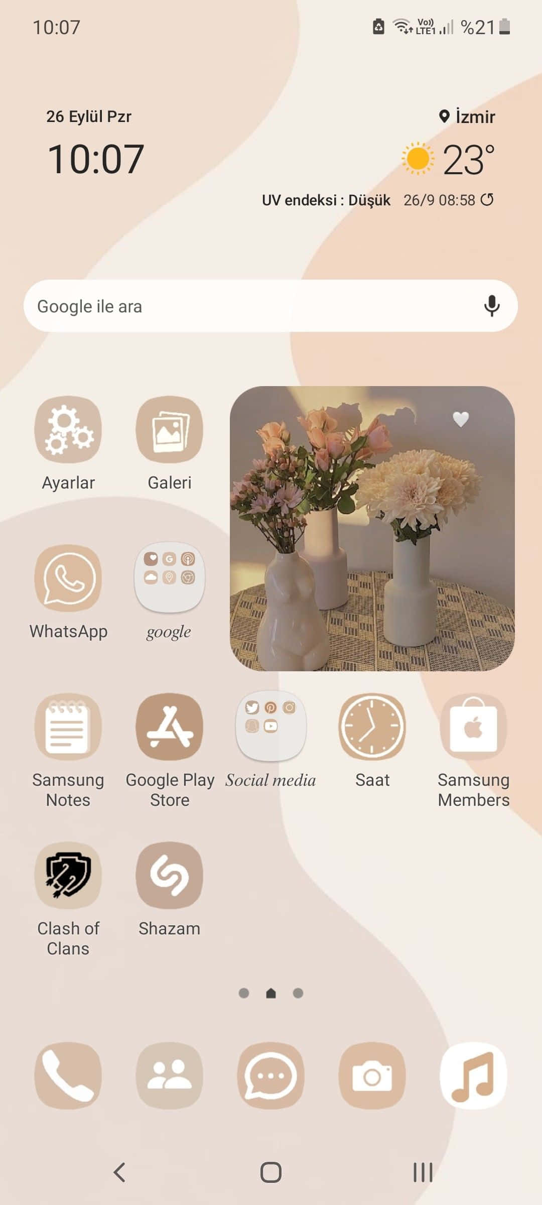Tia mwangaza siku yako na Widgets Zetu za Aesthetic Picha ya Ukuta