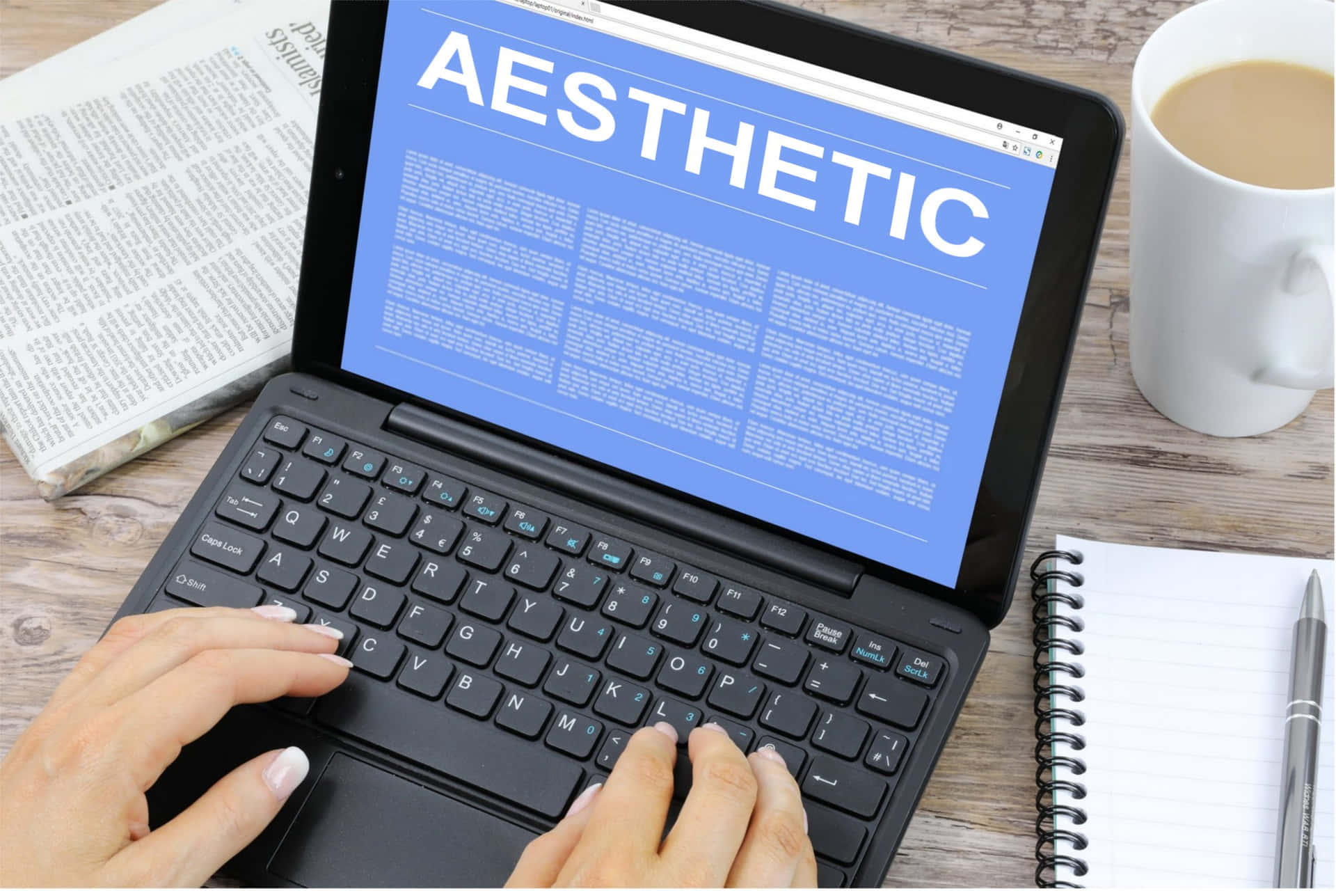 Toa kauli na Laptop hii nzuri ya Aesthetic Picha ya Ukuta