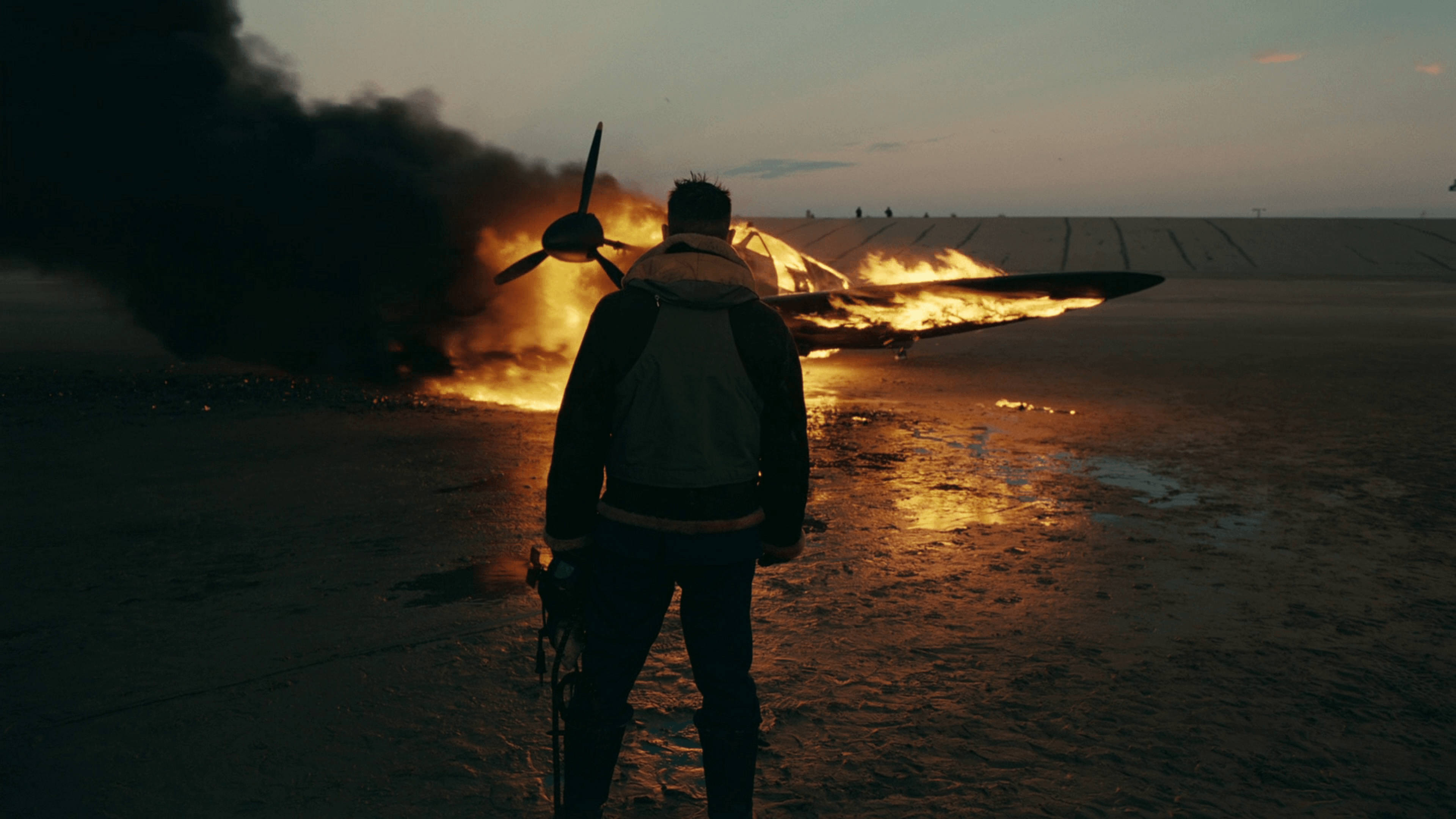 Tom Hardy anashiriki katika filamu ya kihistoria ya WWII, Dunkirk. Picha ya Ukuta
