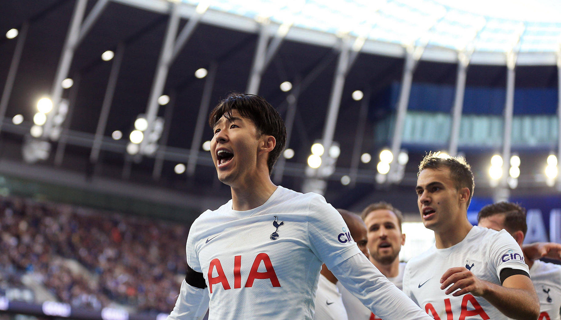 Tottenham Hotspurs FC Son Heung-Min Akishangilia Picha ya Ukuta