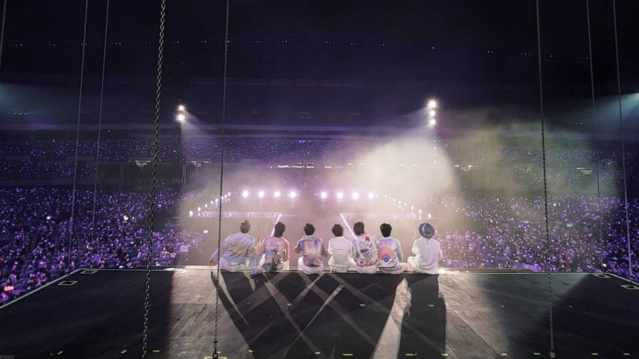 Tukio la BTS na Wanachama Jukwaani Picha ya Ukuta