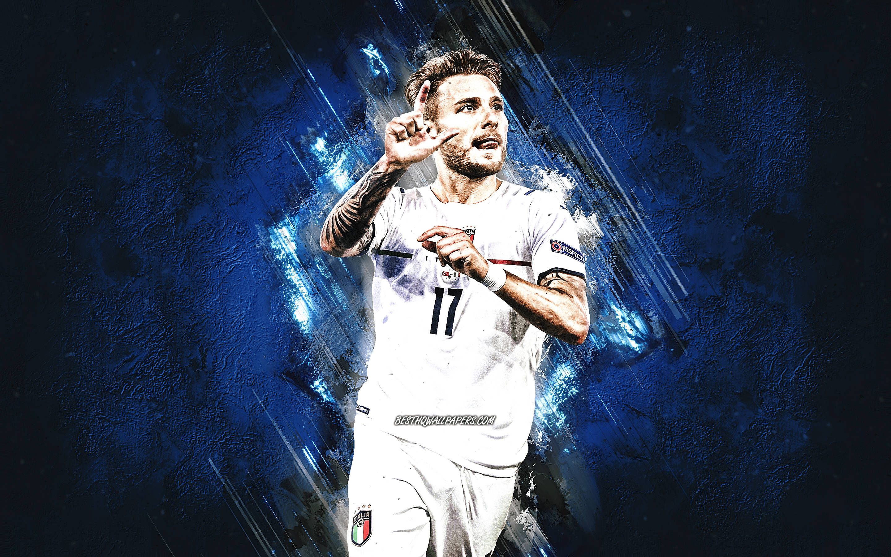 Uchunguzi wa karibu wa Ciro Immobile akijihusisha na mchezo. Picha ya Ukuta