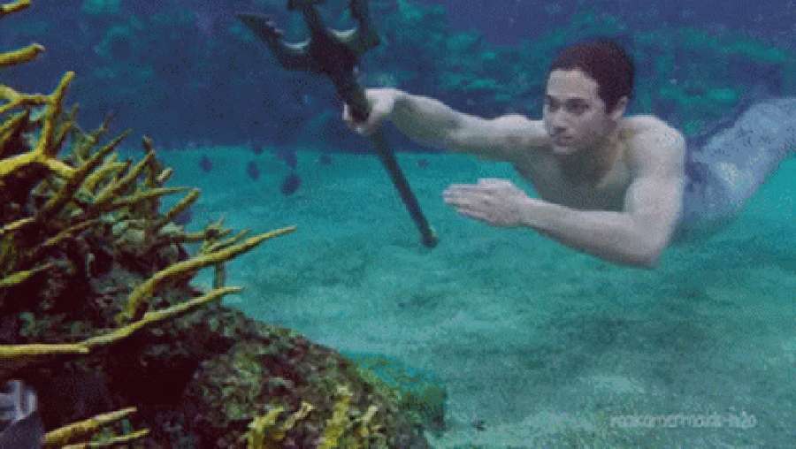 Ufundi wa Mermaid wa Kuvutia Picha ya Ukuta