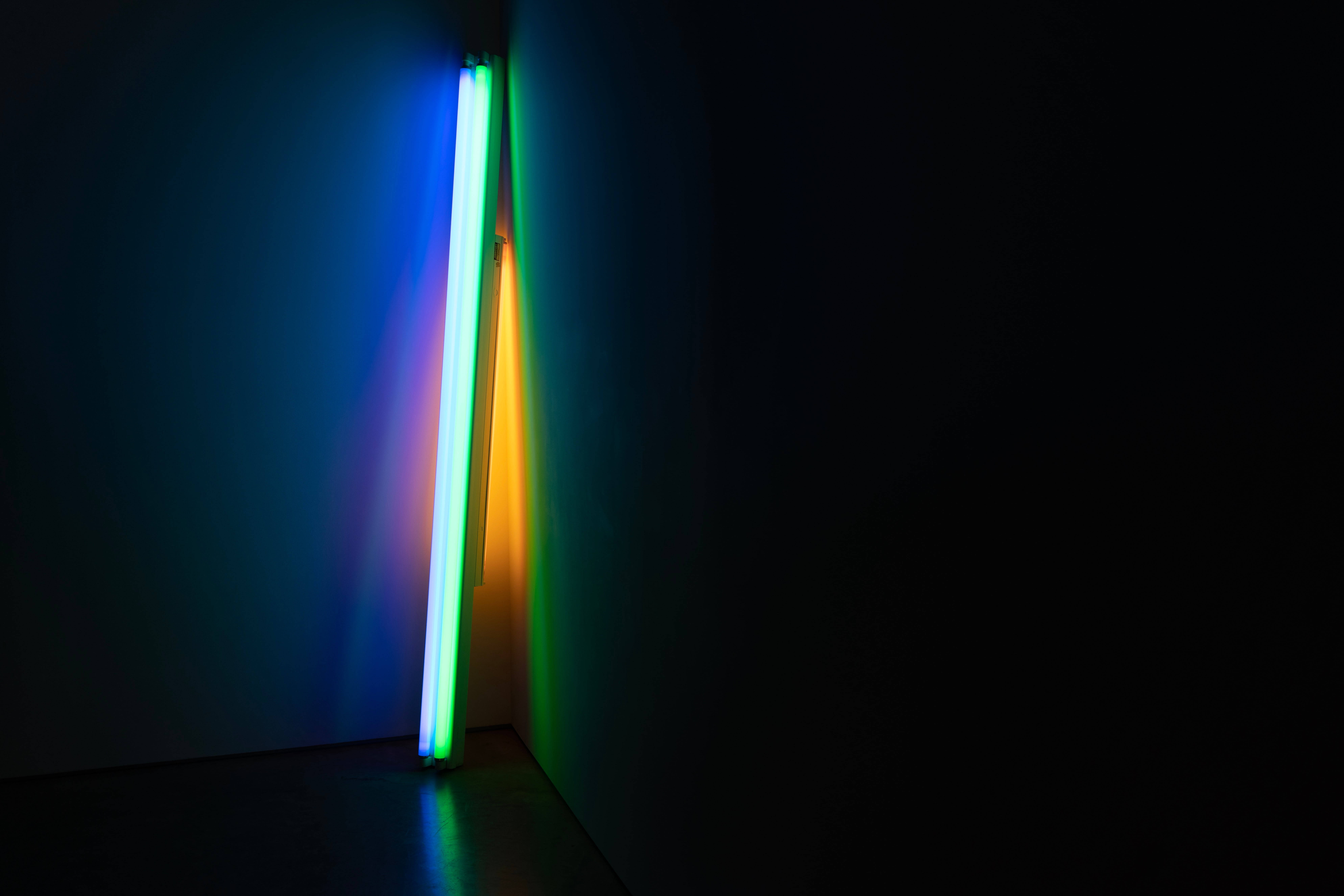 Ukanda wa Taa za Neon za Giza Picha ya Ukuta