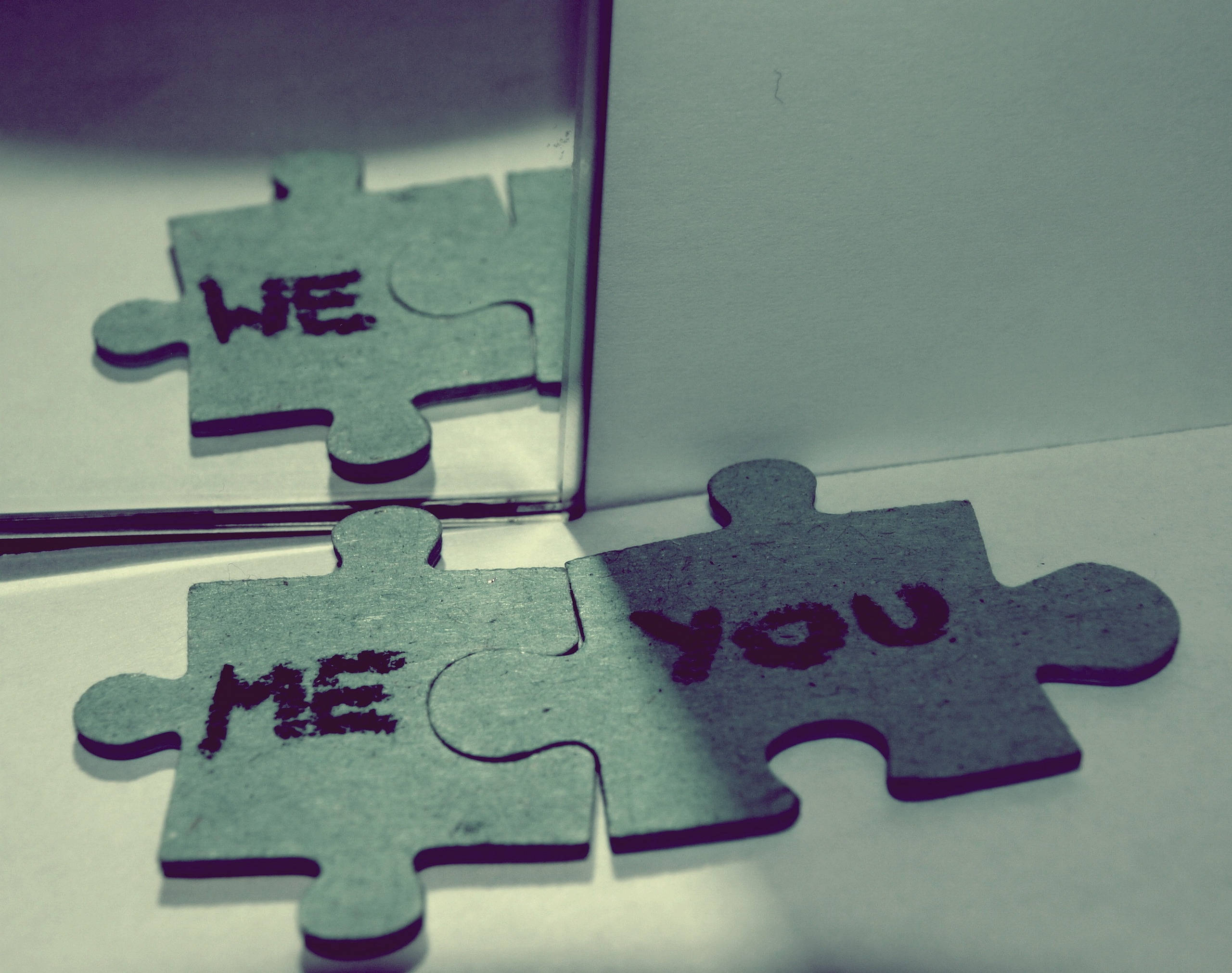Upendo: Fumbo la Mimi na Wewe Picha ya Ukuta