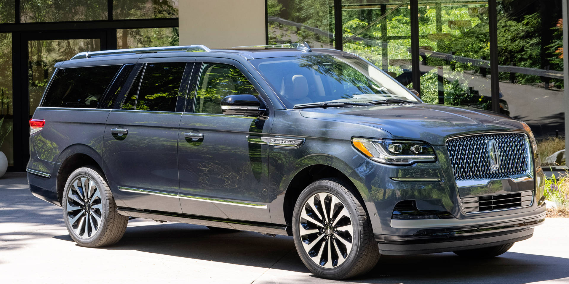 Upigaji Picha wa Gari la 2021 Lincoln Navigator Picha ya Ukuta