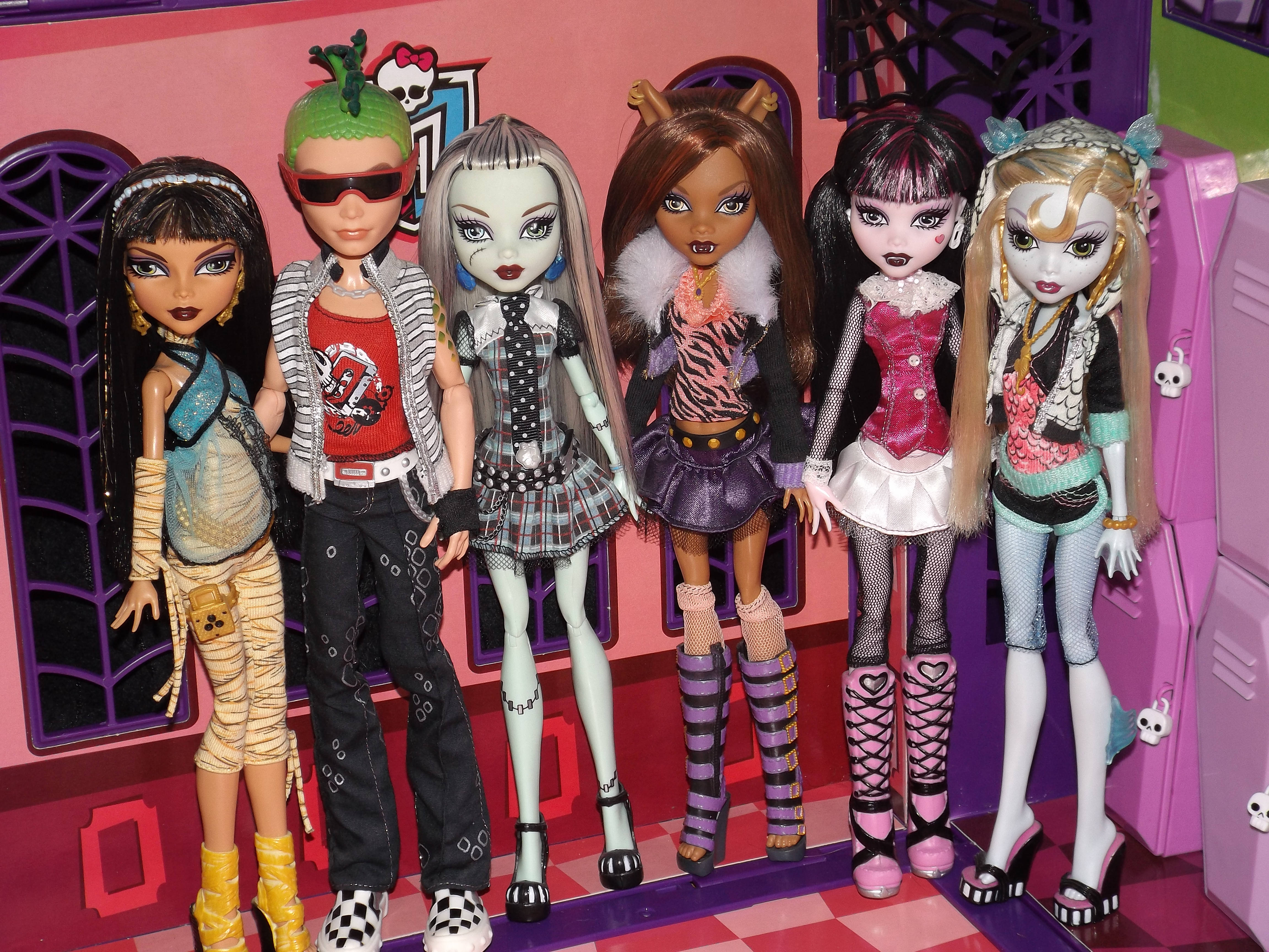 Usiku wa Disco Bratz Aesthetic Picha ya Ukuta