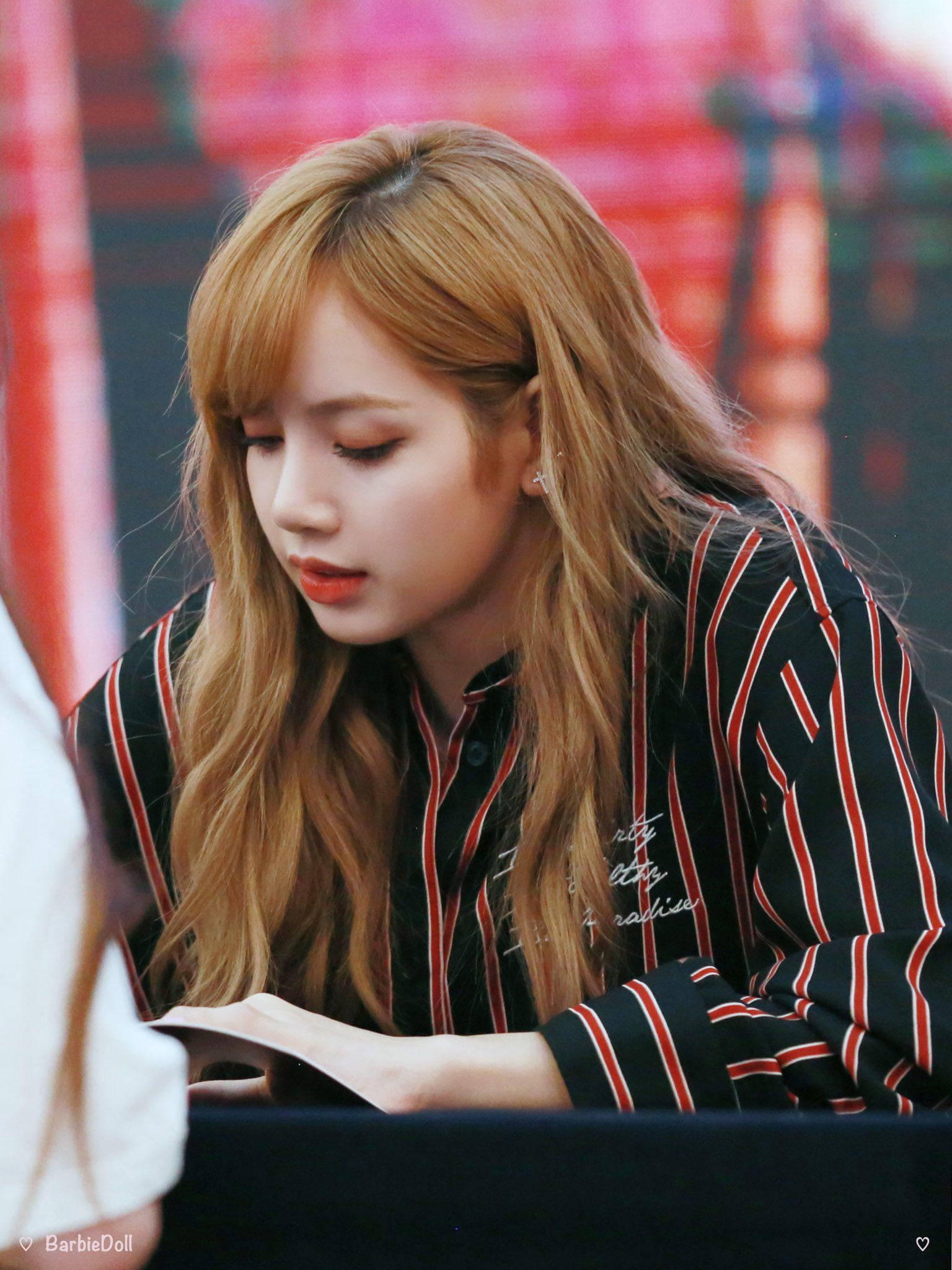 Ustadi wa Lisa Blackpink - Picha ya HD kutoka Tukio la Kutia Sahihi Albamu ya Square Up. Picha ya Ukuta