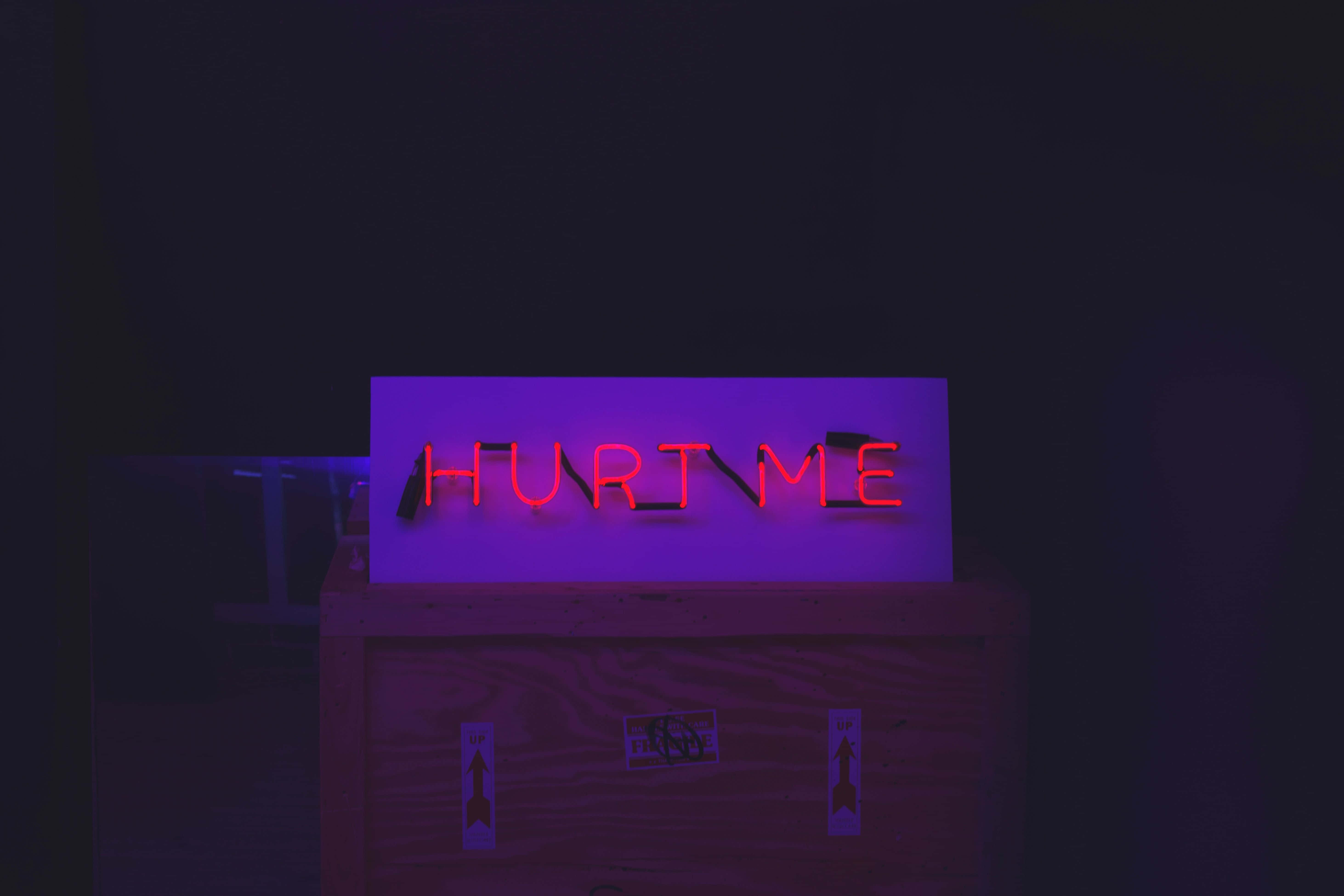 💡 Uzoefu Nguvu ya Mwonekano wa Neon Picha ya Ukuta