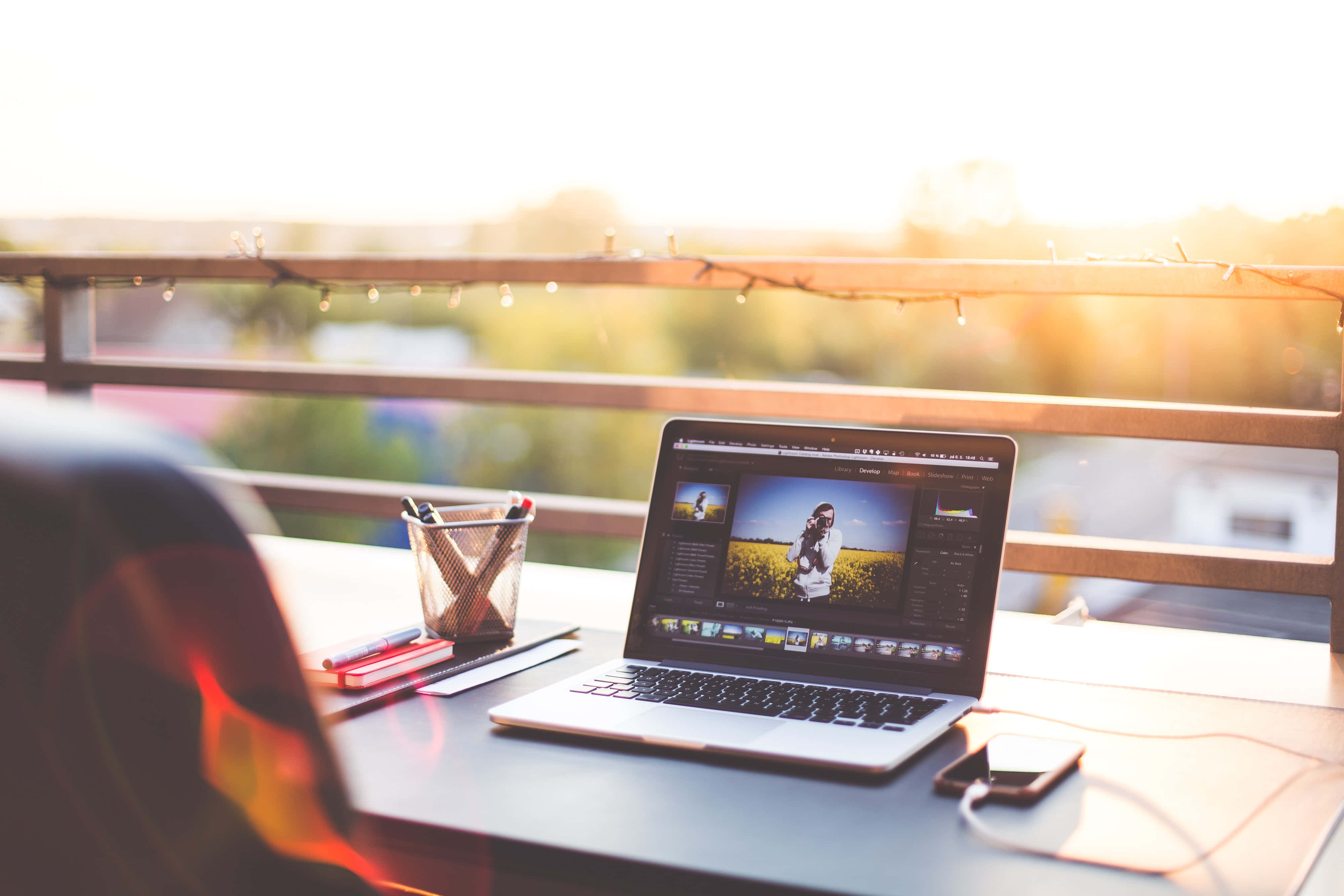 Uzoefu wa Mtumiaji Umeboreshwa kwa Macbook ya Kuvutia Picha ya Ukuta
