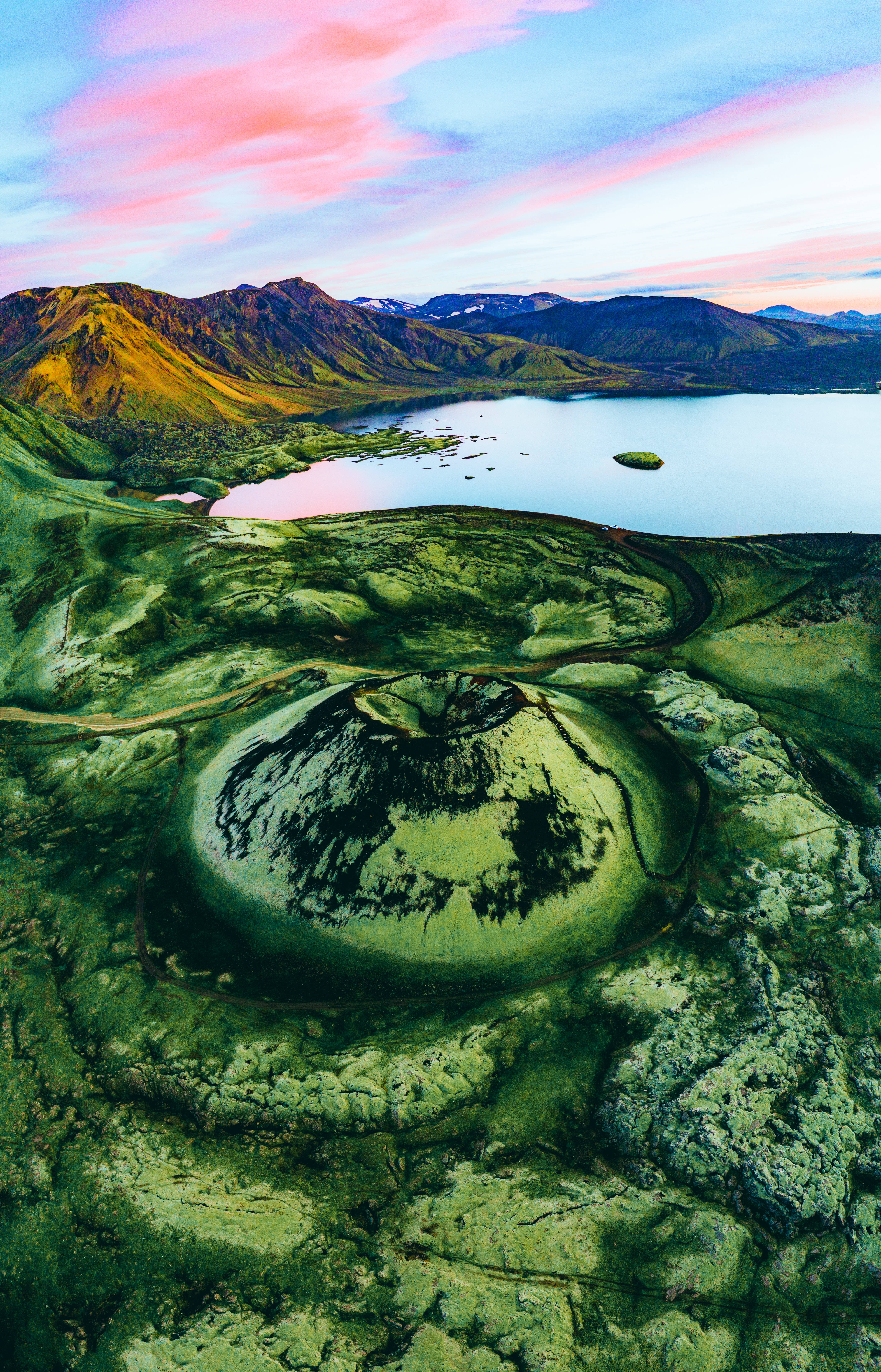 Volcano ya Kijani ya Iceland Picha ya Ukuta
