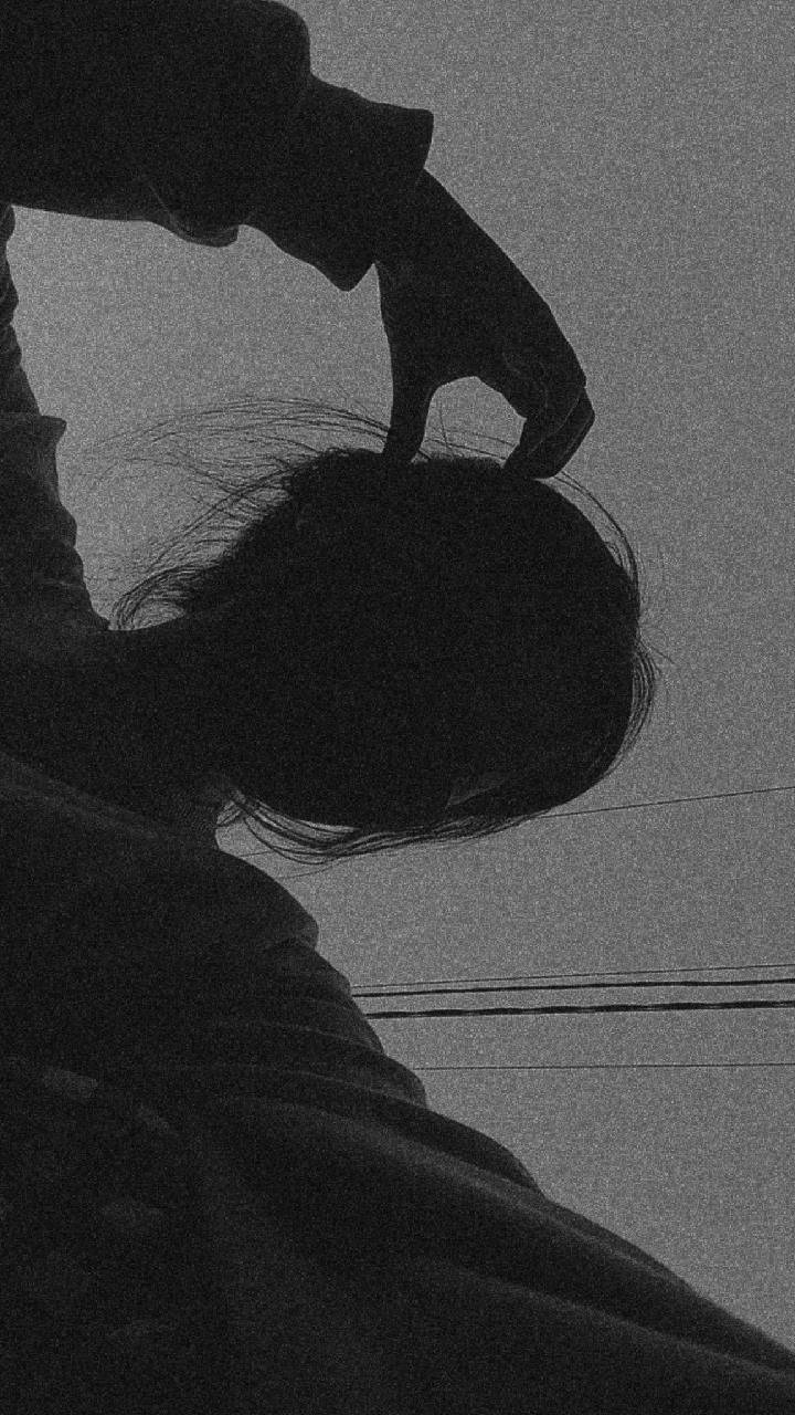 Wasifu wa Msichana Silhouette kwenye Instagram Giza Picha ya Ukuta