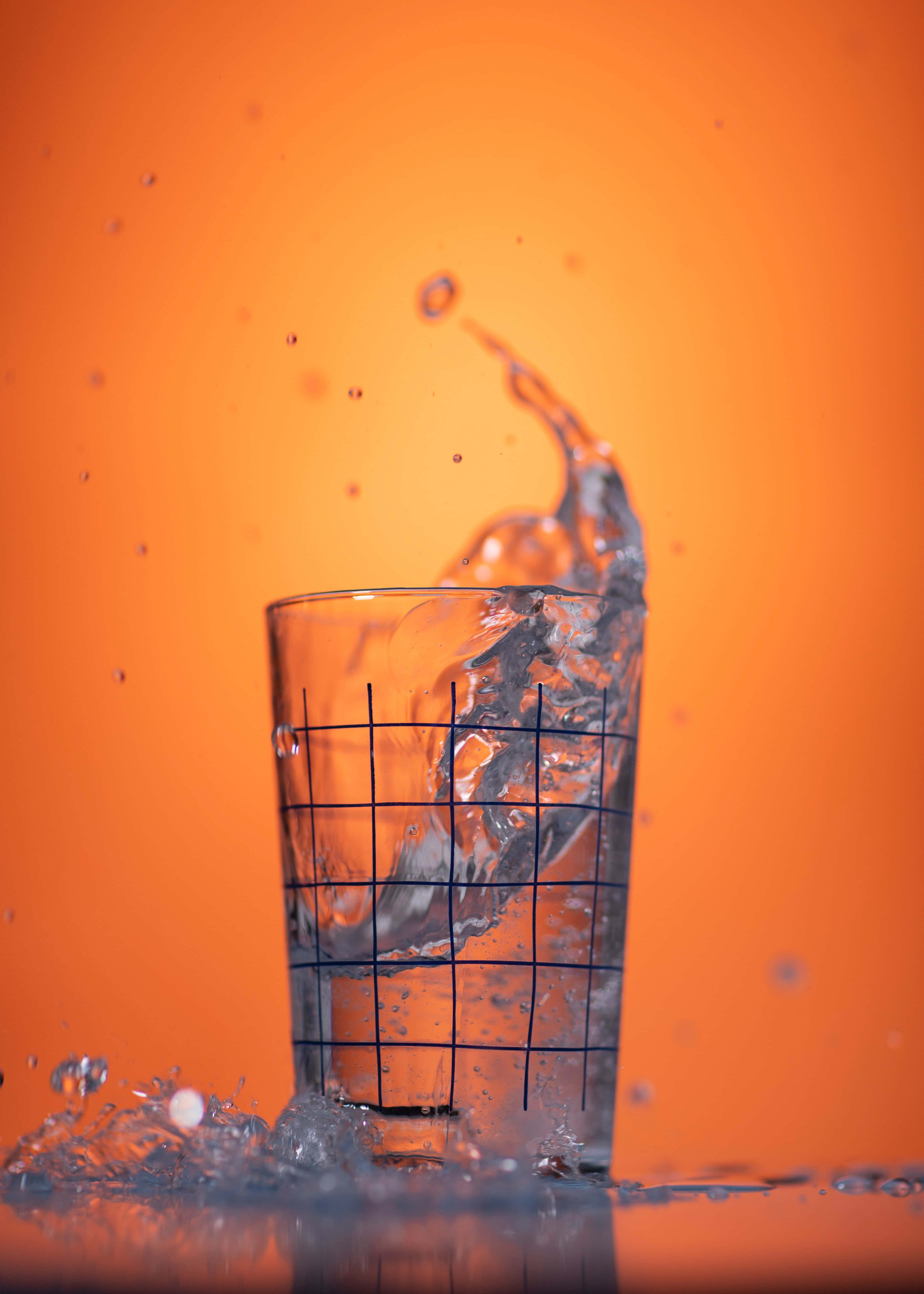 Water bliss: Quenching life's vital force. Picha ya Ukuta