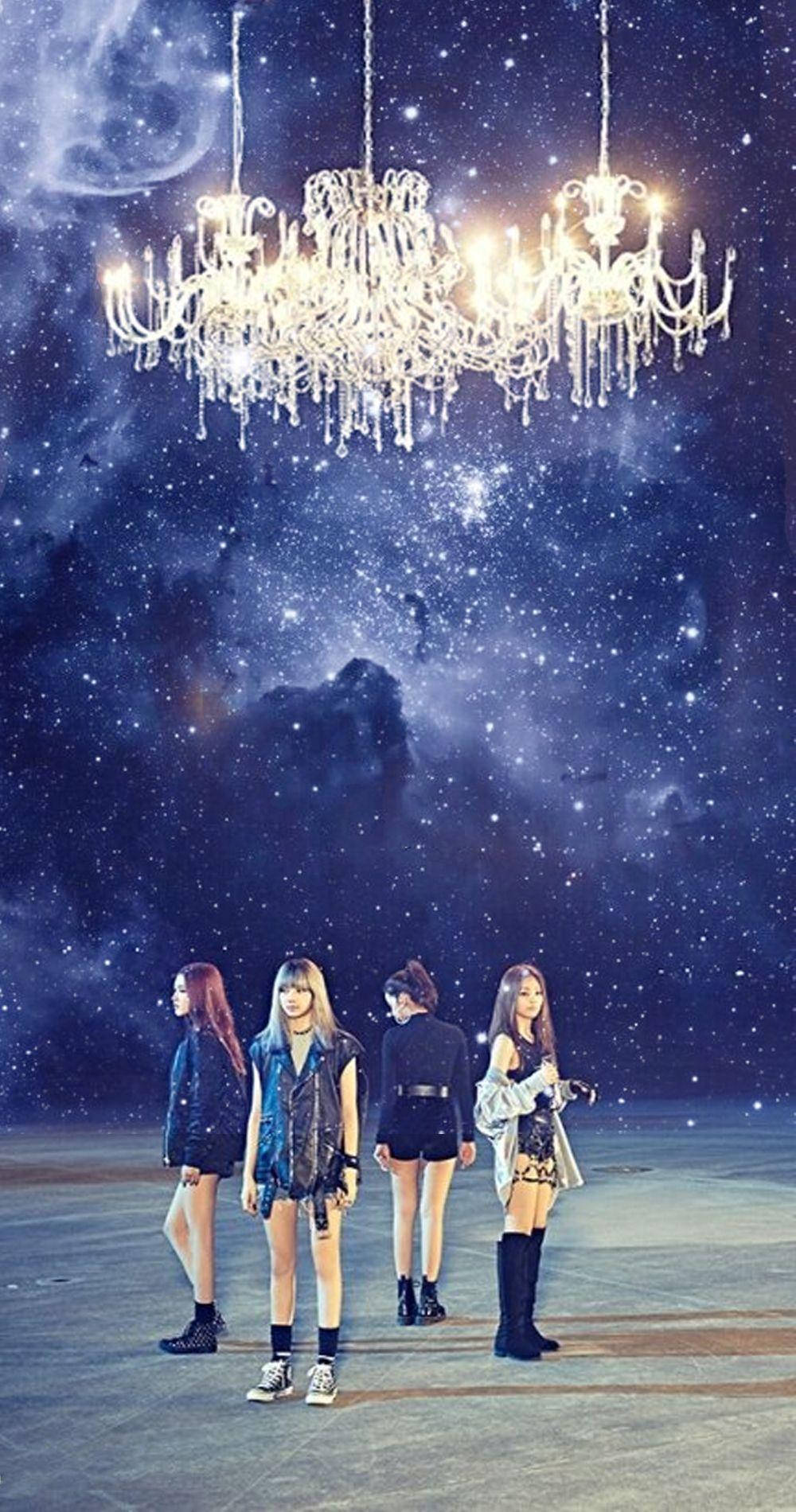 Whistle ya Blackpink na Chandelier Zinang'aa kwenye Galaxy Picha ya Ukuta