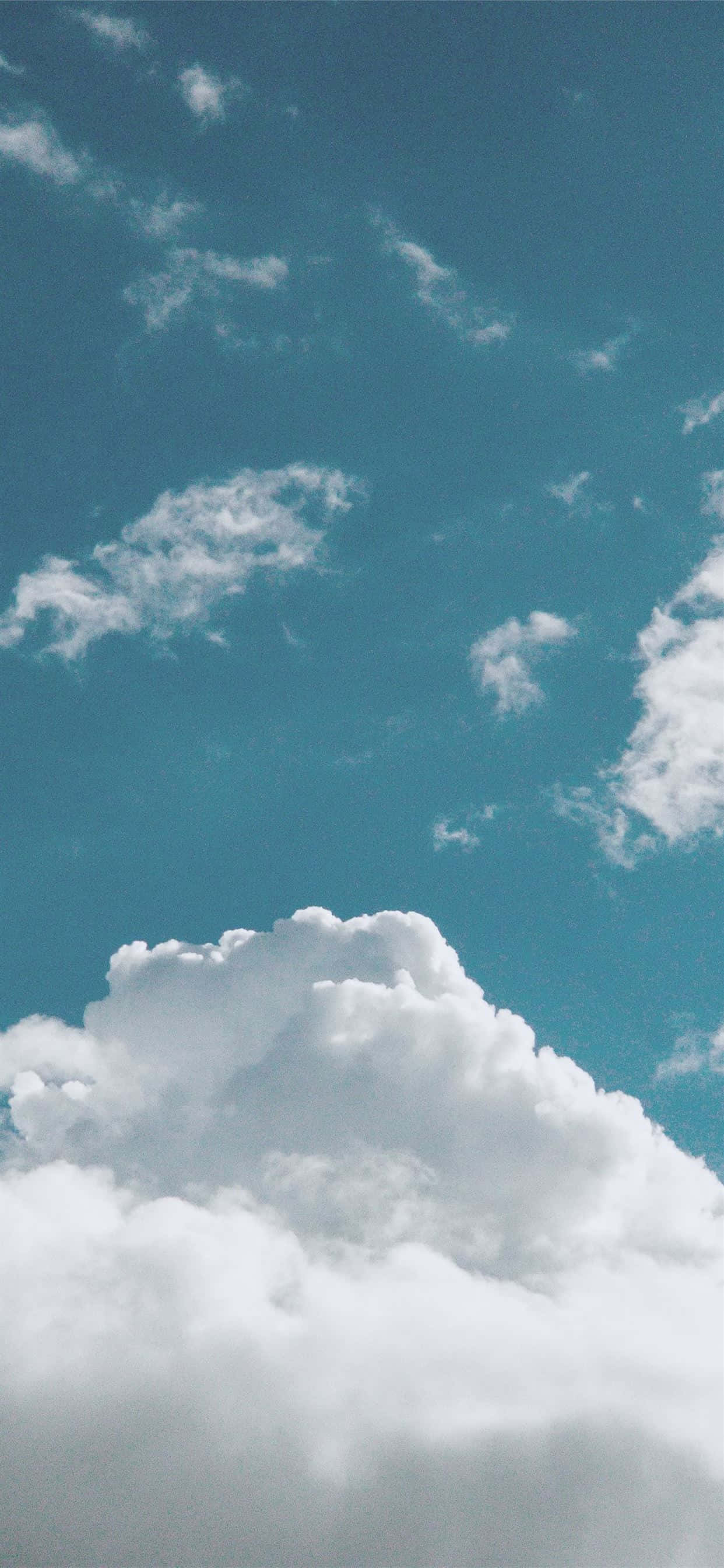 White Cloud Floating in the Blue Sky Picha ya Ukuta