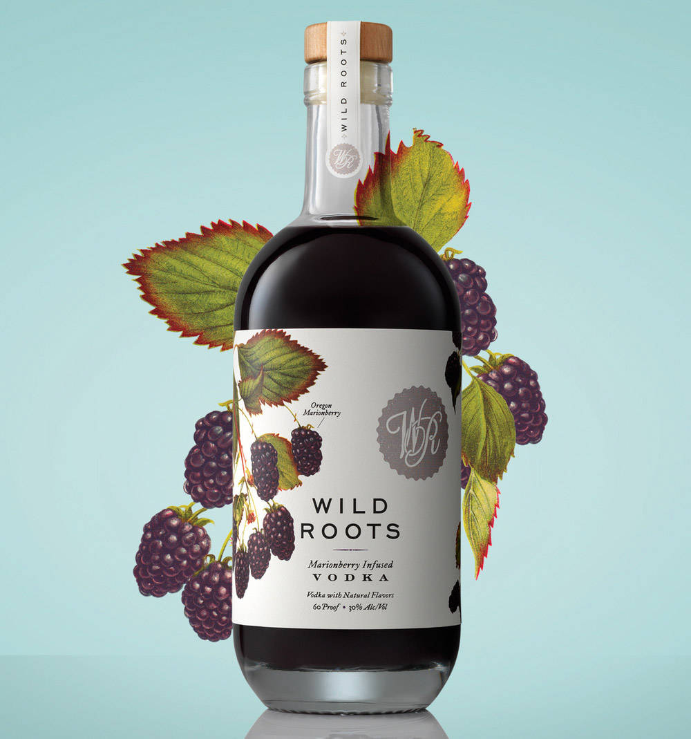 Wild Roots Marionberry Infused Vodka na Beri Safi Picha ya Ukuta