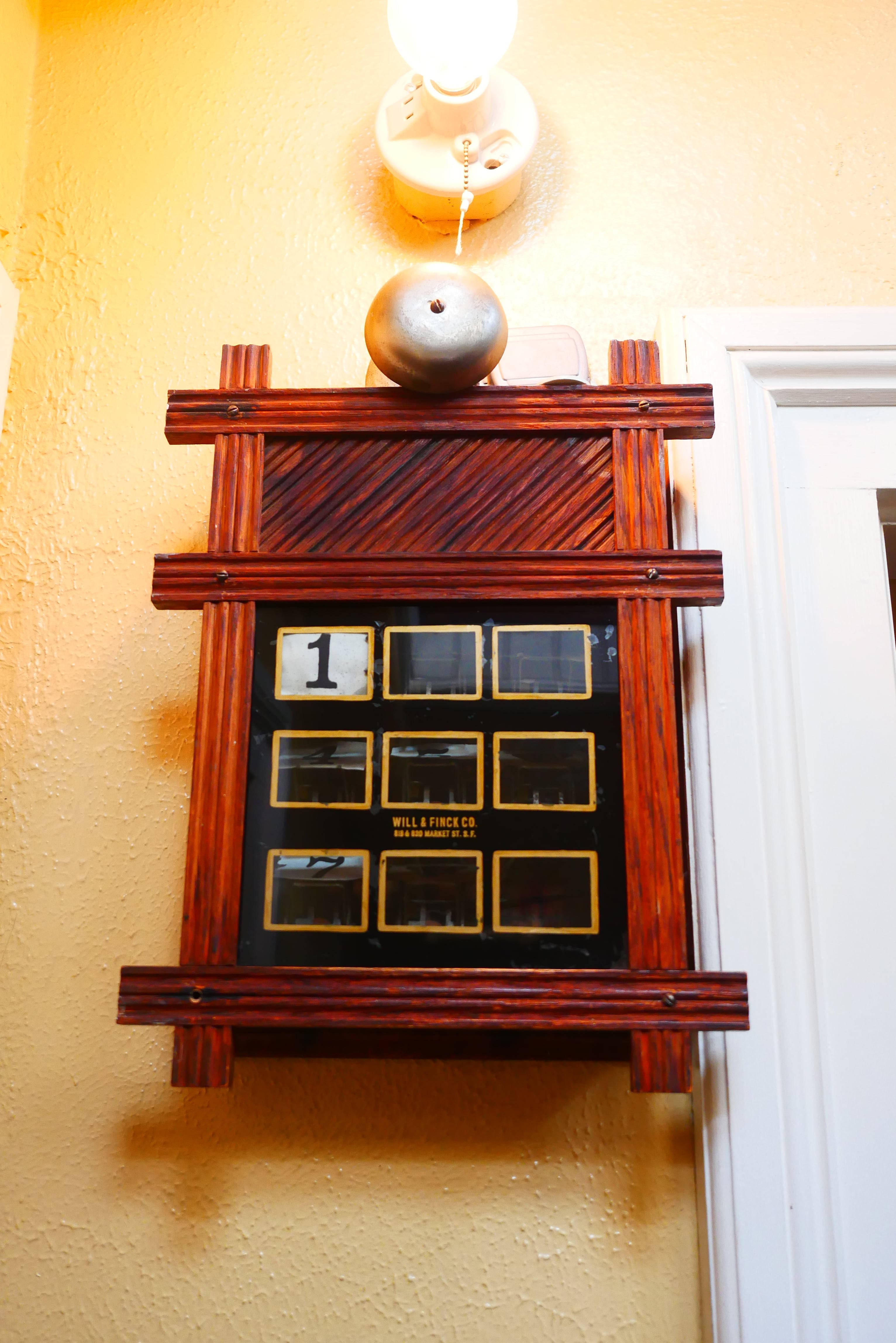 Winchester Mystery House Annunciator Intercom Picha ya Ukuta