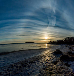 Amazing Orange Sun In Beach Wallpaper — Galaxy Z Flip7 FE Picha ya Ukuta