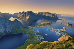 Anga safi katika fjords za Norway wallpaper