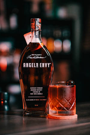 Angels Envy Whiskey Bottle — Xiaomi Pad 9 Pro Picha ya Ukuta