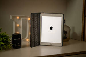 Apple iPad Pro Pamoja na Kifaa cha Keyboard — iPad Mini Picha ya Ukuta