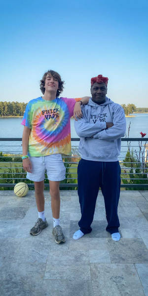 Baylen Levine na Mwenyekiti Yachty — 18:9 Picha ya Ukuta