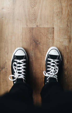 Picha ya Black Converse sneakers — Galaxy Tab S9 Ultra Picha ya Ukuta