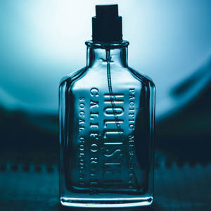 Bottle ya perfume ya Hollister wallpaper — Pixel Watch 4 Picha ya Ukuta