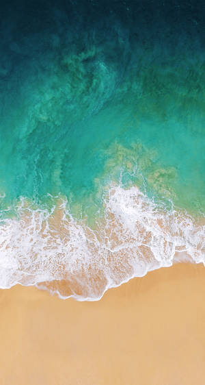 iPhone 11 beachside aerial view wallpaper cover. — iPhone 11 Picha ya Ukuta