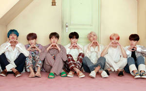 BTS Ishara za Mioyo Kwenye Mlango kwa Kompyuta — BTS dawati Picha ya Ukuta