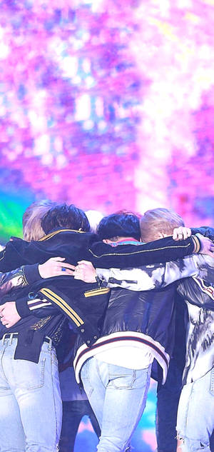 BTS Lockscreen Group Hug — iPhone 15 Plus Picha ya Ukuta