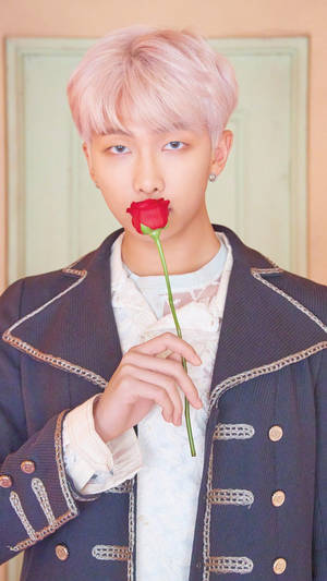 BTS RM Mrembo na Waridi — Mzuri bts Picha ya Ukuta