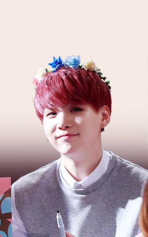 BTS Suga Mrembo Akiwa na Taji la Maua — Mzuri bts Picha ya Ukuta