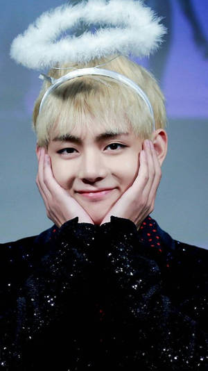 BTS V Mrembo Akiwa na Halo — Mzuri bts Picha ya Ukuta