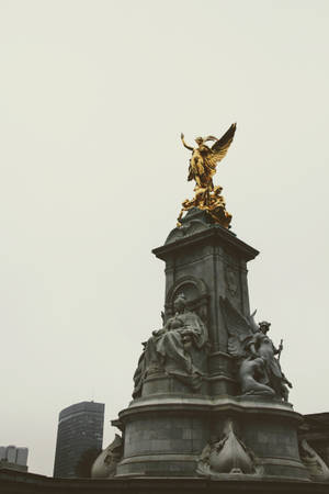 Buckingham Palace Sculpture — Huawei MatePad Pro Max Picha ya Ukuta