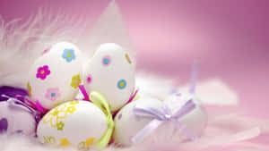 Bunny wa Easter Mwenye Mwoneko na Mwoneko wa Rangi Mbalimbali katika Bustani ya Sihiri