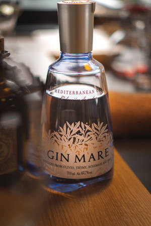 Caption: Elegance in a Bottle - A Close-up of Gin Mare. — Xiaomi Pad 7 Ultra Picha ya Ukuta