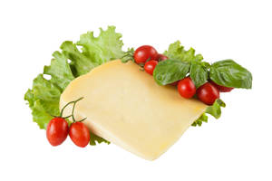 Cheese slice with tomatoes on lettuce wallpaper — Safi Picha ya Ukuta