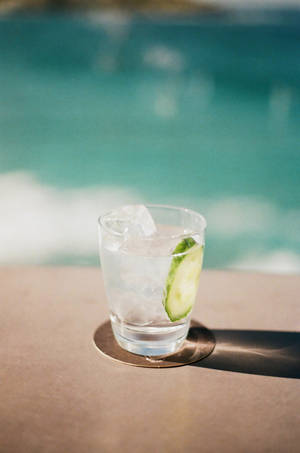 Chilled Gin With Sliced Cucumber — Xiaomi Pad 9 Pro Max Picha ya Ukuta