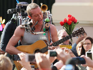 Chris Martin A Sky Full Of Stars wallpaper. — 4:3 Picha ya Ukuta