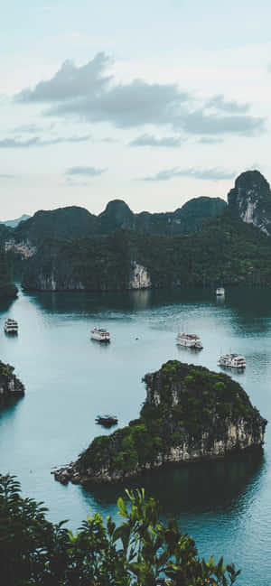 Majimbo ya Zumbe ya Halong Bay ya Vietnam — Oppo Reno15 F Picha ya Ukuta