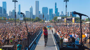 Lollapalooza Chicago Daytime wallpaper — Studio Display Picha ya Ukuta