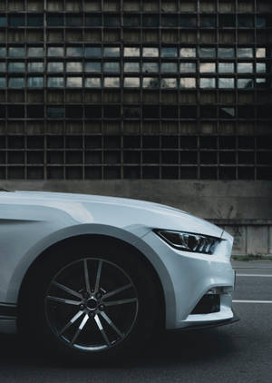 Ford mustang mweupe kama lu'lu' wallpaper — OnePlus Pad 2 Pro Picha ya Ukuta