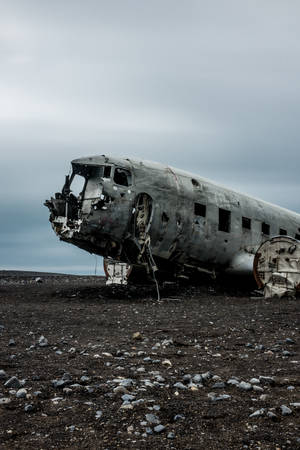 Fron View Plane Wreck — iPhone 12 Picha ya Ukuta