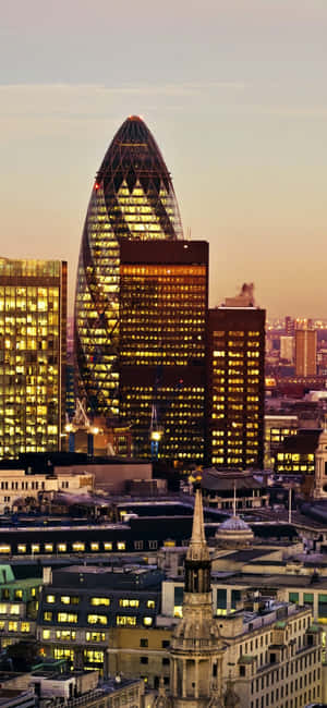 Gherkin Na Skyscrapers Zingine Katika Fog — iPhone 11 Pro Max Picha ya Ukuta