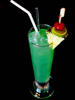 Green Iguana Tropical Drink wallpaper — 3:4 Picha ya Ukuta