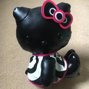 Hello Kitty Nyeusi Kwa Sherehe ya Halloween wallpaper — Hello Kitty Halloween Picha ya Ukuta