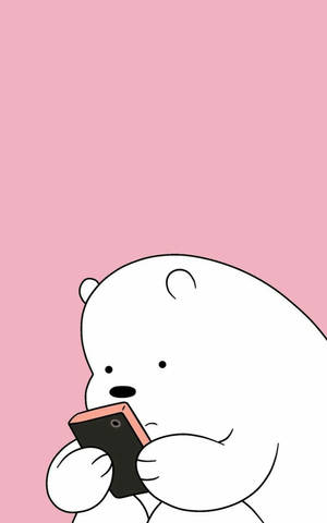 Ice Bear Katuni Akitumia Simu Yake — Galaxy Tab S10 Lite Picha ya Ukuta